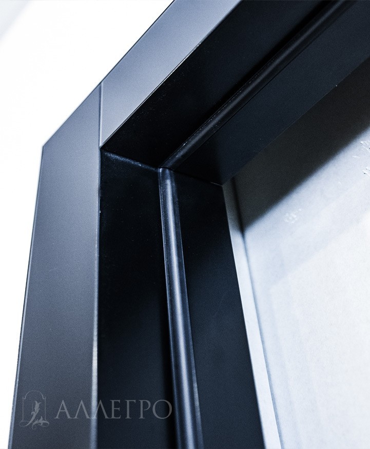 Дверная коробка вместе с наличниками составляют единый профиль - моноблок. Комплектуется также стеклянными доборами
